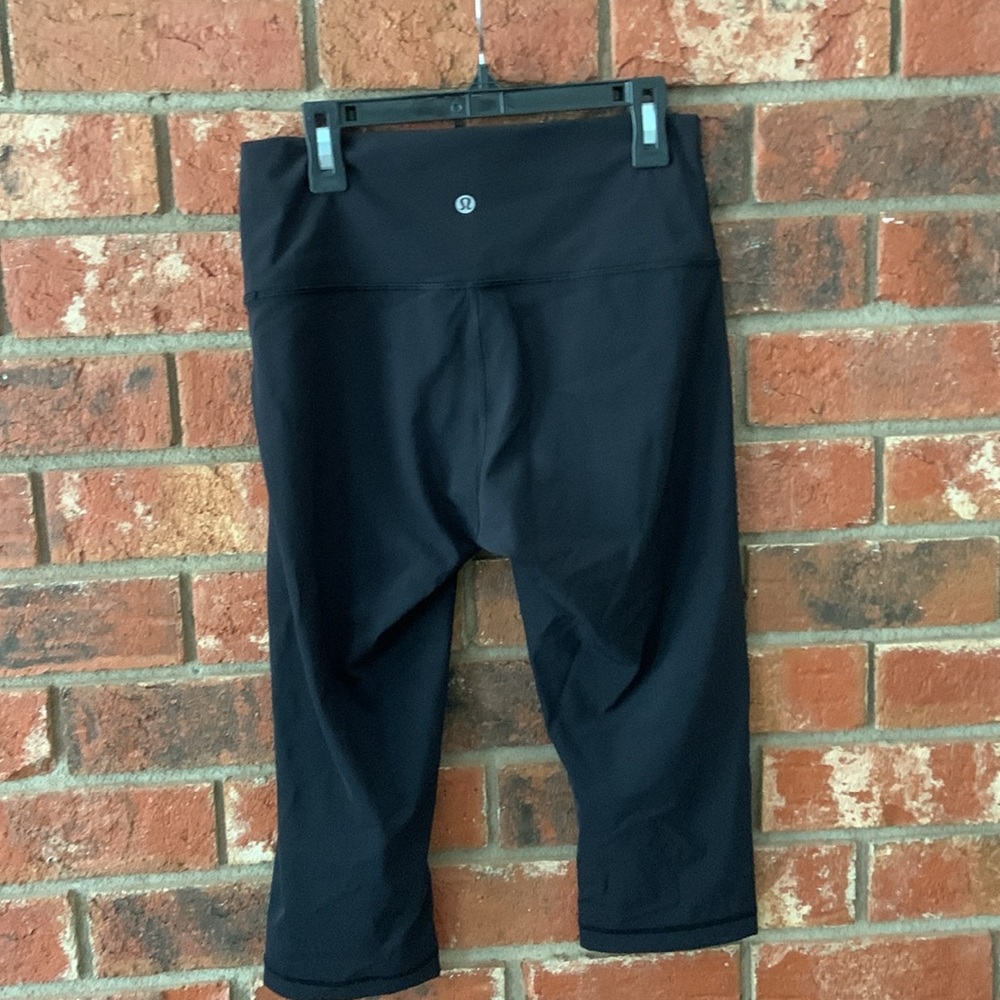 Lululemon Black Wunder Under High-Waisted Athletic Capri Leggings - Picture 7 of 10